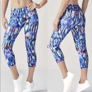 Aztec print Fabletics salar Capri